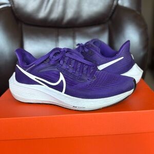 Nike Women’s Purple and White Air Zoom Pegasus 39